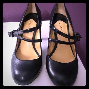 Like NEW Navy blue Gianni Binni pumps